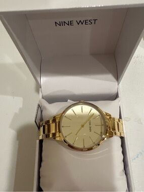 Nine West Men’s Gold-Tone Classic Bracelet Watch. Note : second hand came off